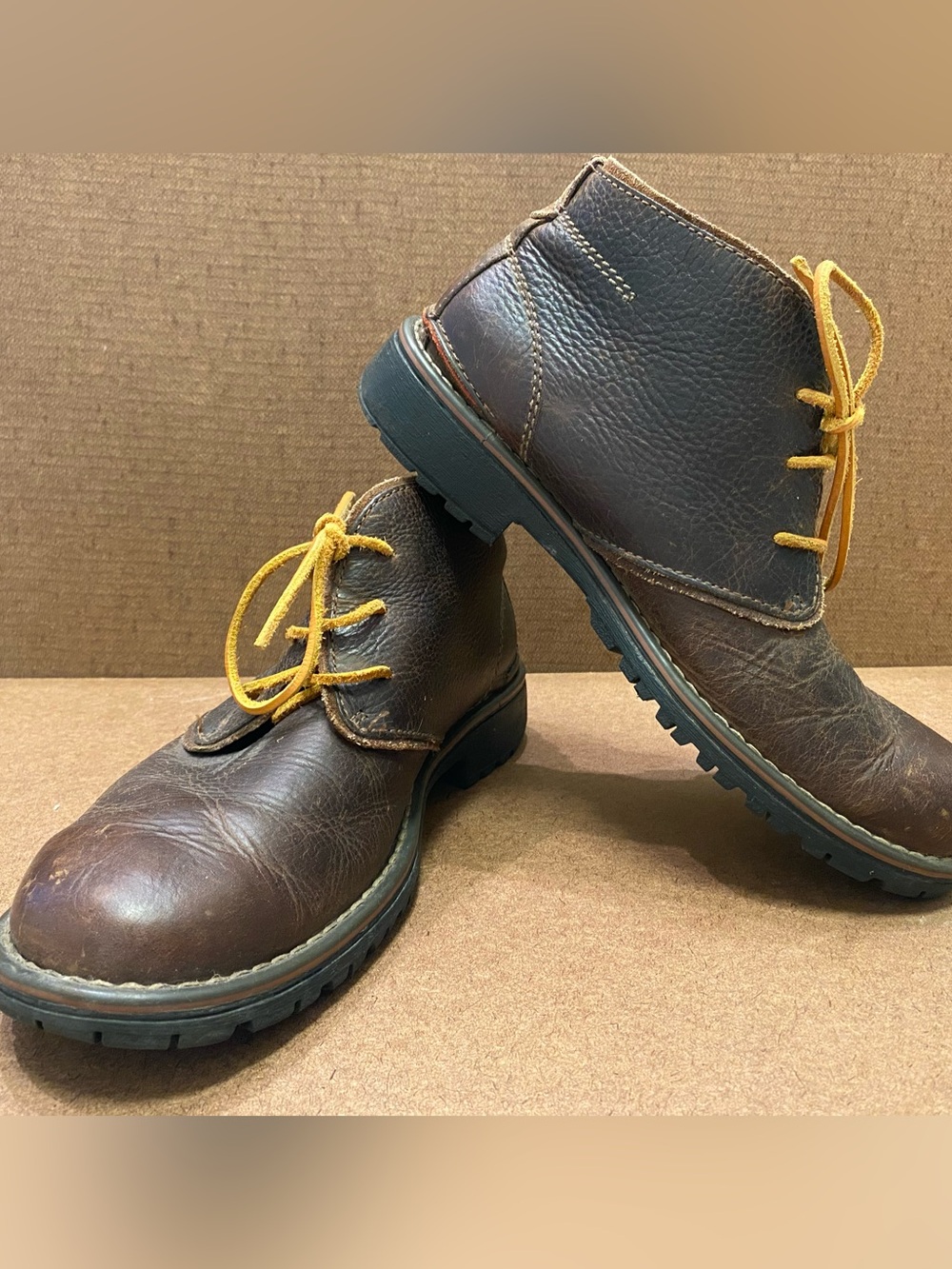 Clarks Morris Peak Brown Leather Chukka Boots with Yellow Laces